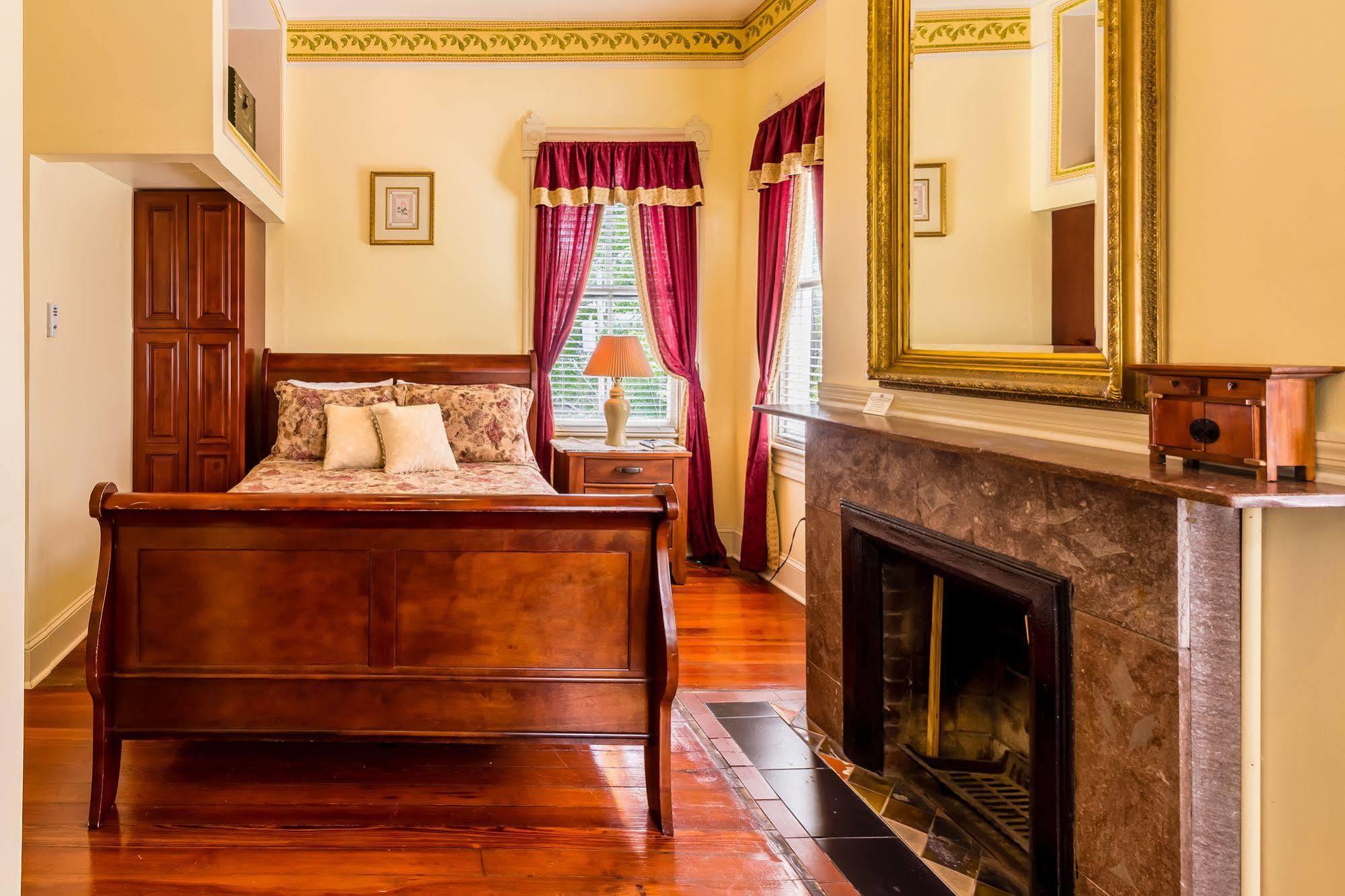 Bed and Breakfast Amethyst Garden Savannah Exteriér fotografie