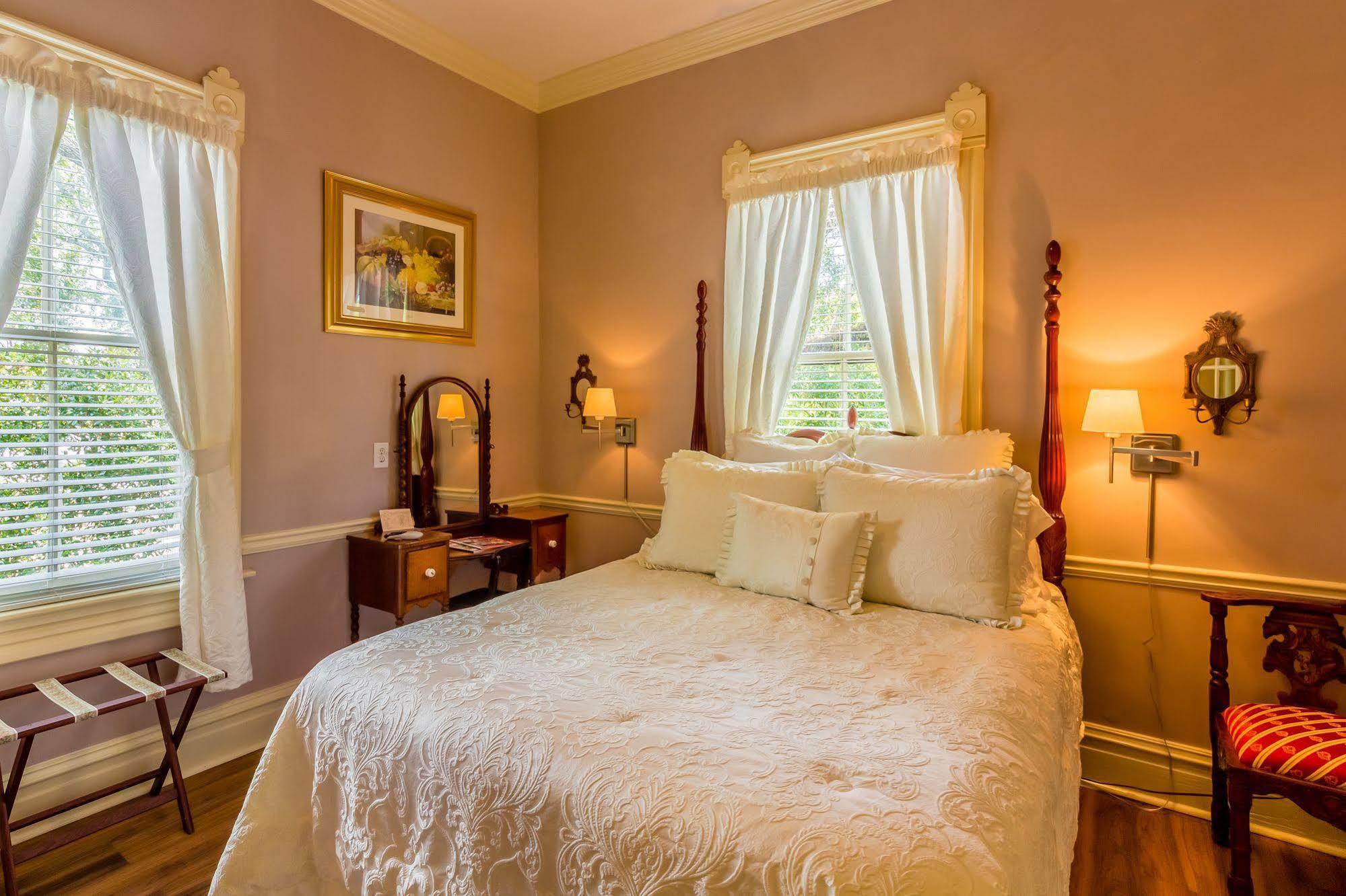 Bed and Breakfast Amethyst Garden Savannah Exteriér fotografie